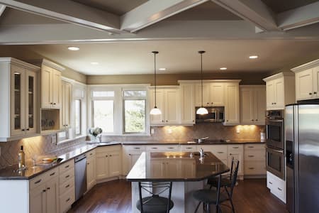 Designing a Kitchen for Entertaining in Carmel Homes Thumbnail