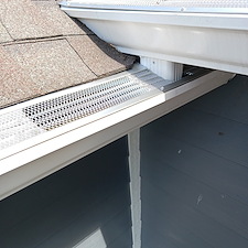 Properly-installed-gutters-and-gutter-covers-in-valleys-or-high-water-volume-areas-in-Indianapolis 5