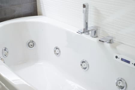 Shower to Tub Conversions Thumbnail